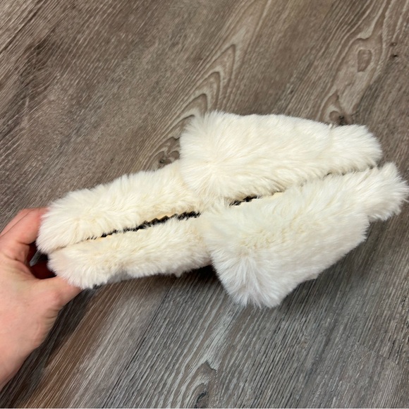 White BSS x KGMTL Fuzzy Slippers - Picture 5 of 12